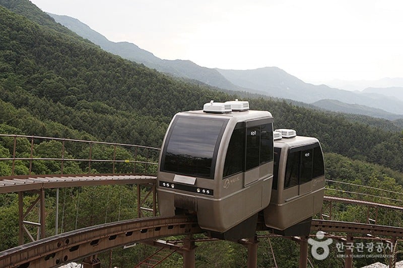 Muju Gucheong-dong Special Tourist Zone  (1/5)