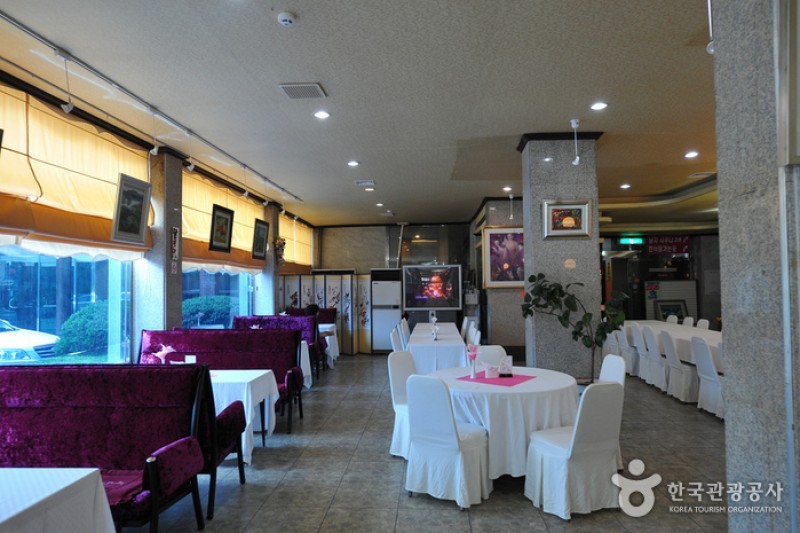 Hot Spring Tourist Hotel  (2/6)