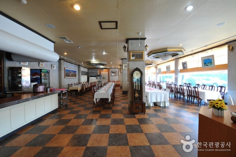Hot Spring Tourist Hotel  (3/6)