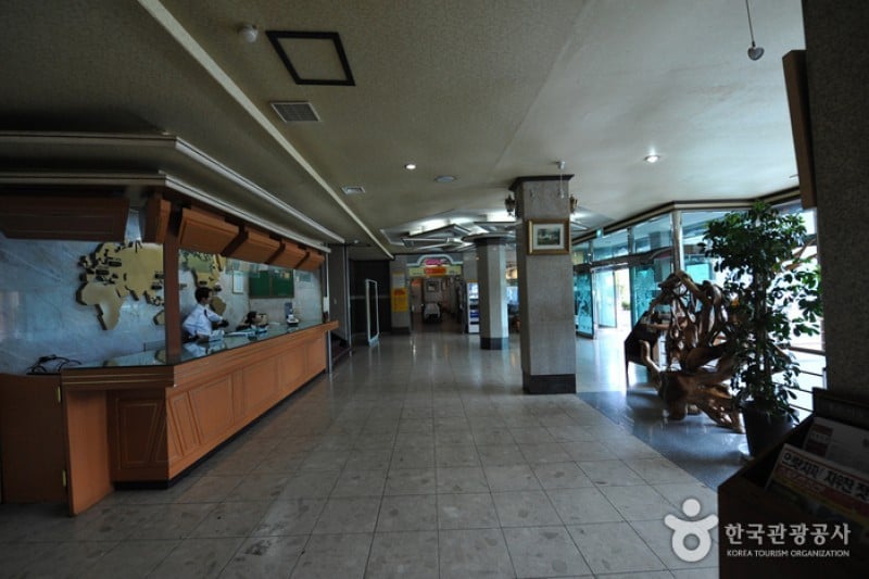 Hot Spring Tourist Hotel  (4/6)