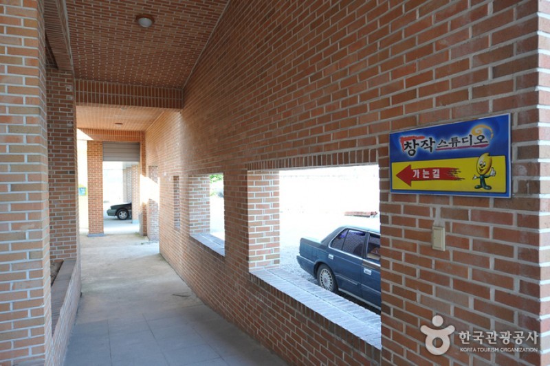 Arirang Literature Museum  (2/12)
