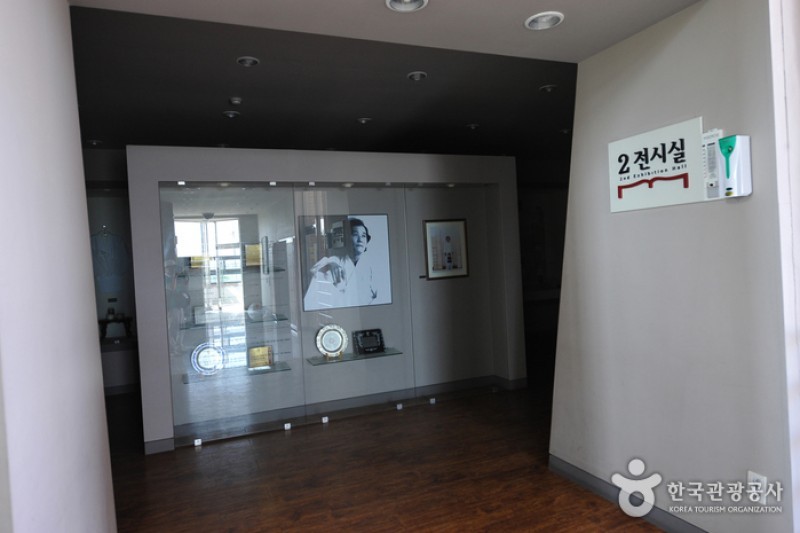 Arirang Literature Museum  (4/12)