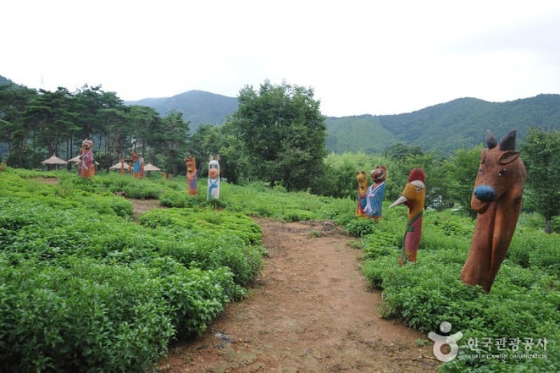 Okjeongho Lake Gujeolcho Theme Park  (1/23)