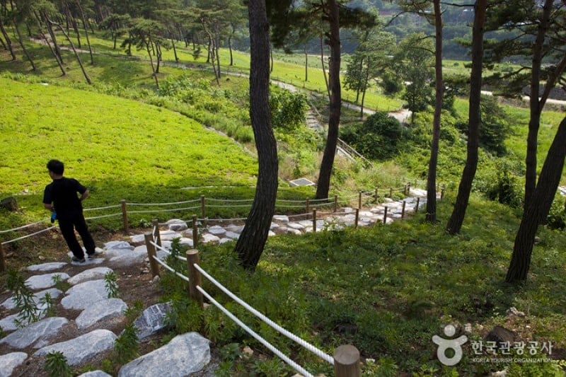 Okjeongho Lake Gujeolcho Theme Park  (22/23)