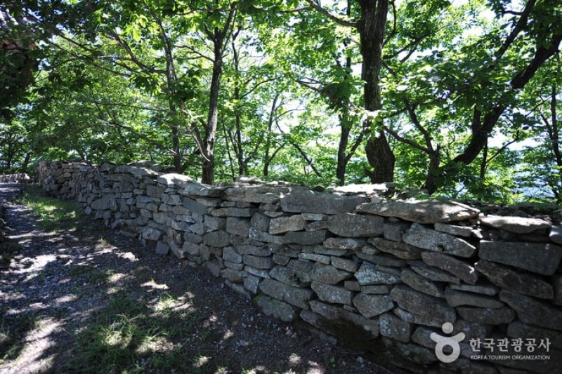 Jeoksangsanseong Fortress (무주 적상산성) (2/5)