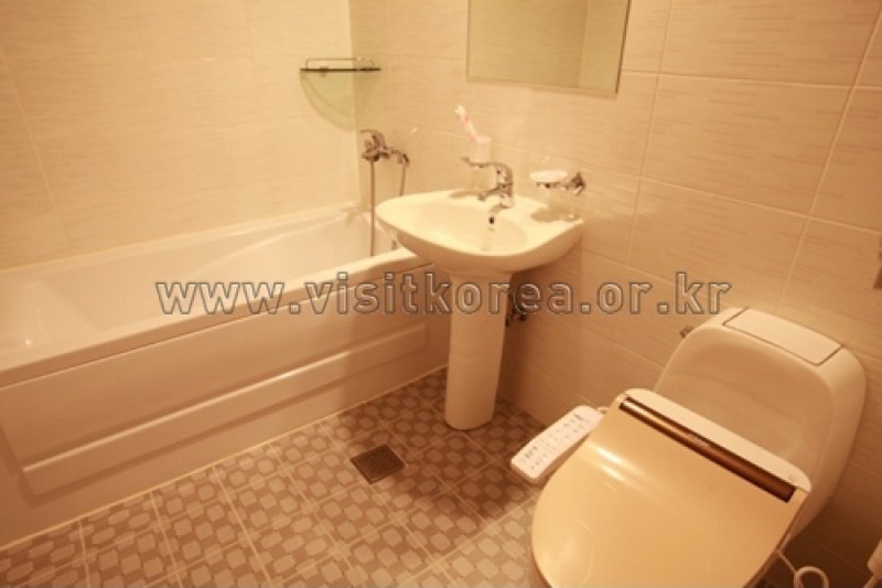 Lanuit Hotel - Goodstay  (8/25)
