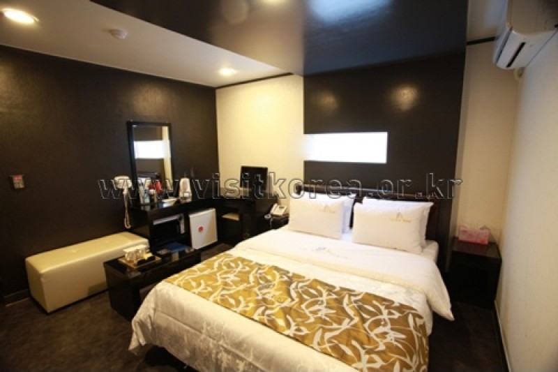 Lanuit Hotel - Goodstay  (10/25)
