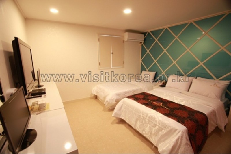 Lanuit Hotel - Goodstay  (15/25)