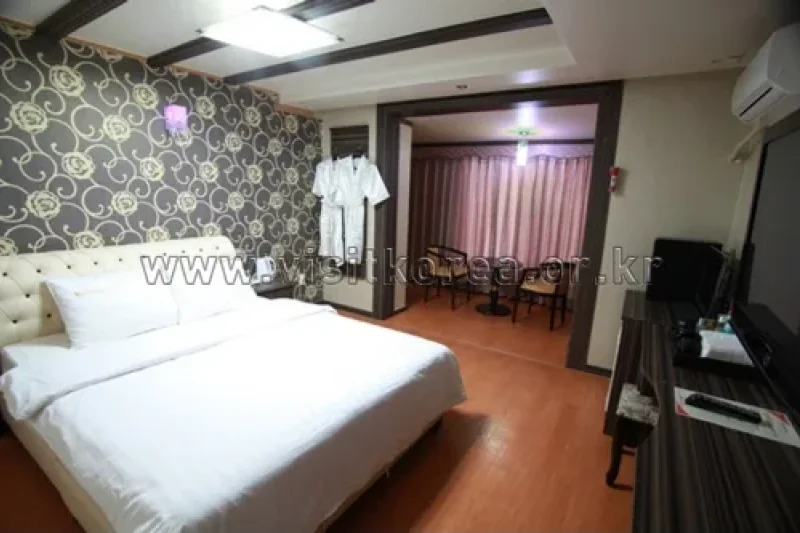 Lynn House - Goodstay  (1/20)