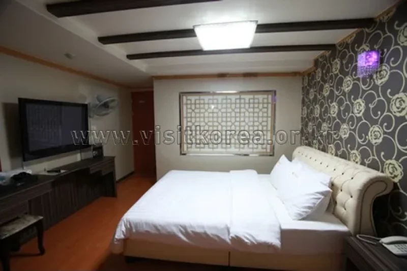 Lynn House - Goodstay  (3/20)