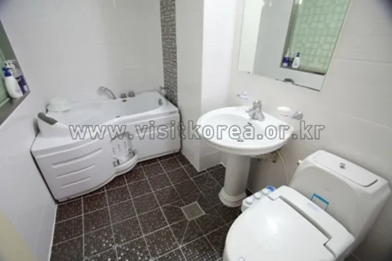 Lynn House - Goodstay  (4/20)