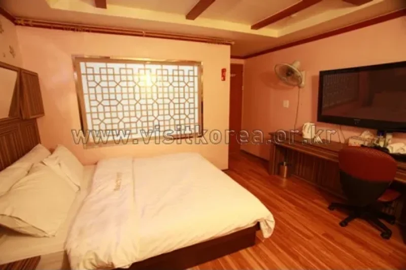 Lynn House - Goodstay  (11/20)