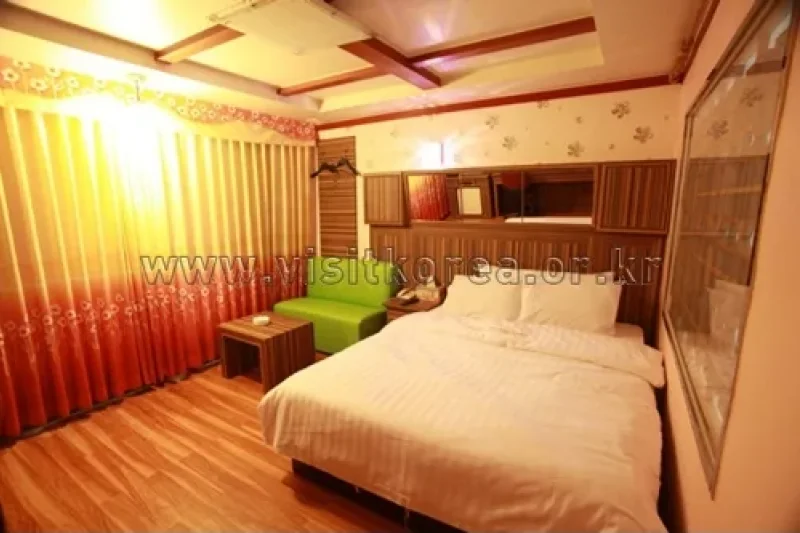 Lynn House - Goodstay  (12/20)