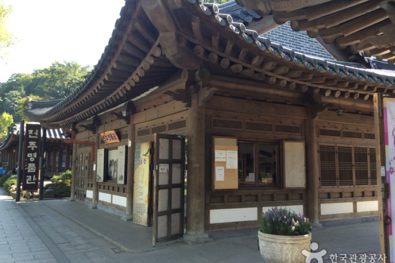 Jeonju Crafts Exhibition Hall, Myeongpumgwan  (5/5)