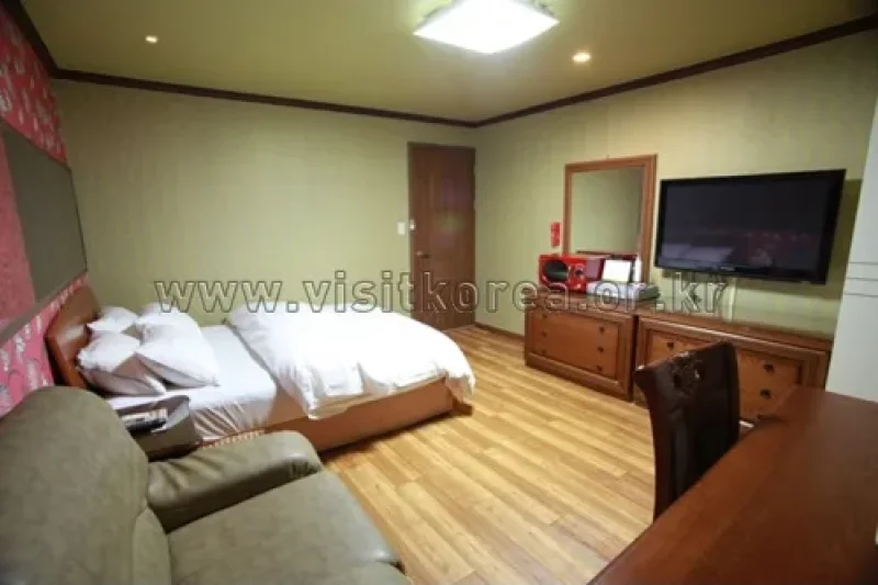 Hotel Western - Goodstay  (2/19)