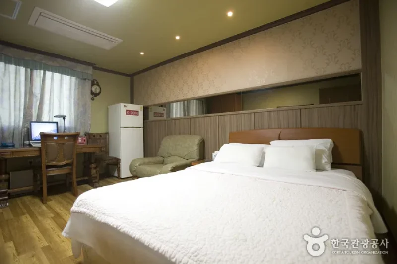 Hotel Western - Goodstay  (11/19)