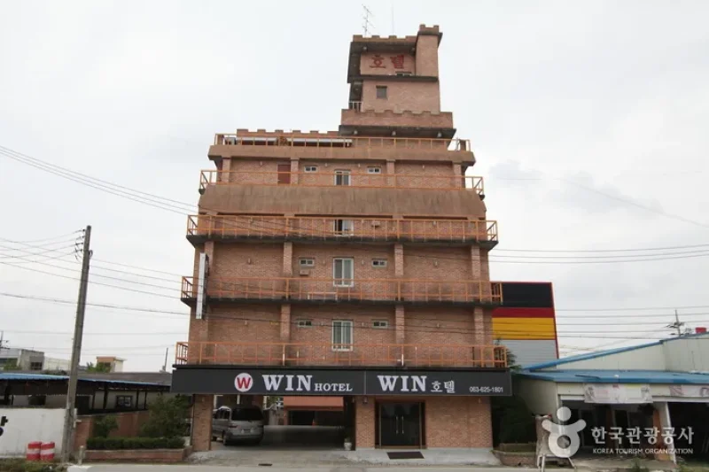 Win Hotel - Goodstay  (1/18)