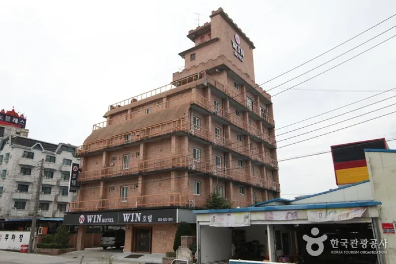 Win Hotel - Goodstay  (8/18)
