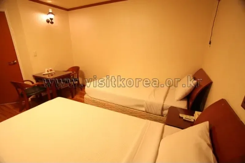Win Hotel - Goodstay  (14/18)