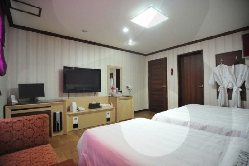 Yes Hotel- Goodstay  (11/17)