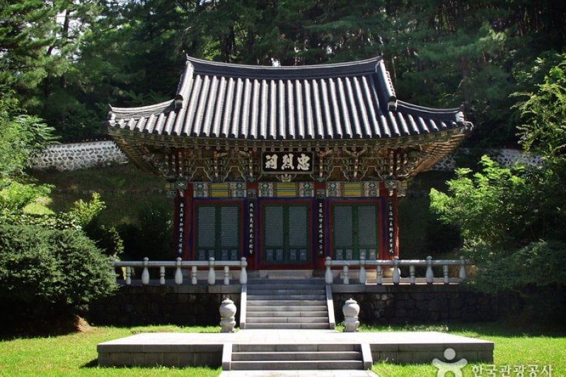 Chungnyeolsa Shrine (충렬사-정읍) (1/23)