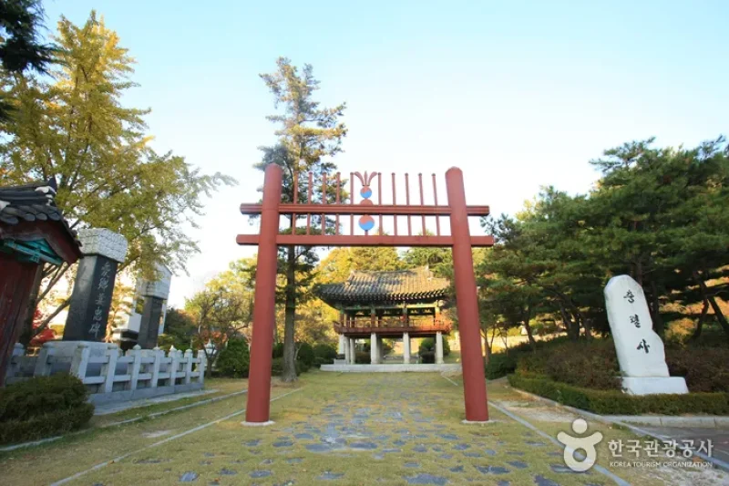 Chungnyeolsa Shrine (충렬사-정읍) (3/23)