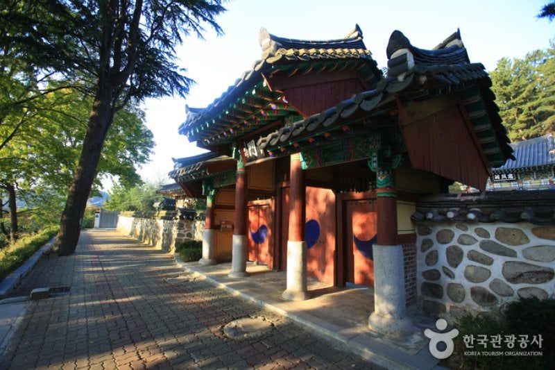 Chungnyeolsa Shrine (충렬사-정읍) (6/23)