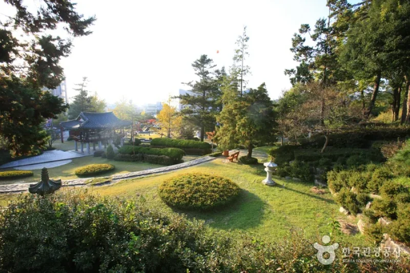 Chungnyeolsa Shrine (충렬사-정읍) (10/23)