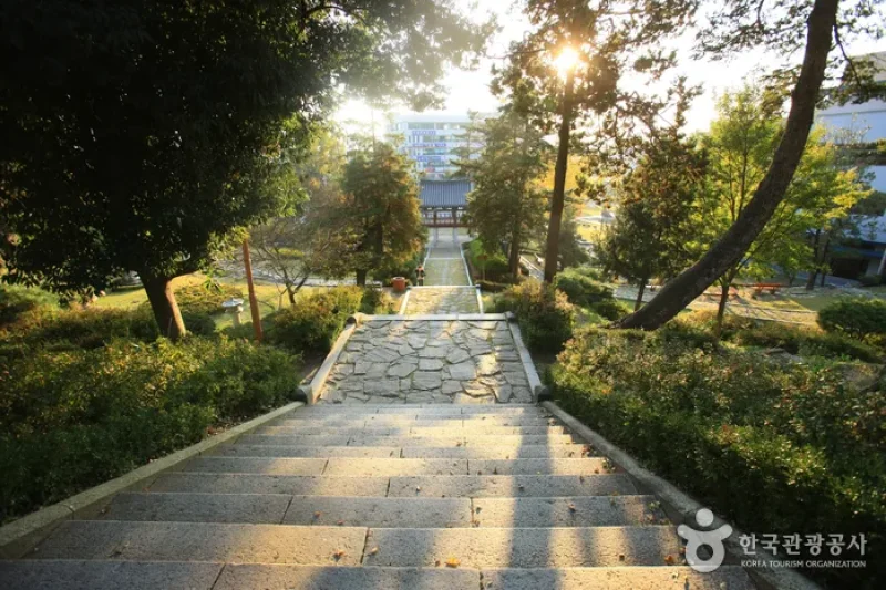 Chungnyeolsa Shrine (충렬사-정읍) (21/23)