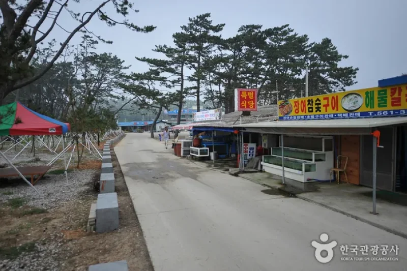 Dongho Beach  (6/16)