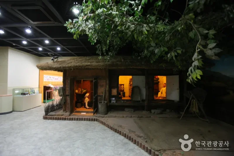 Mt. Naejangsan Visitor Information Center (내장산 탐방안내소) (9/11)