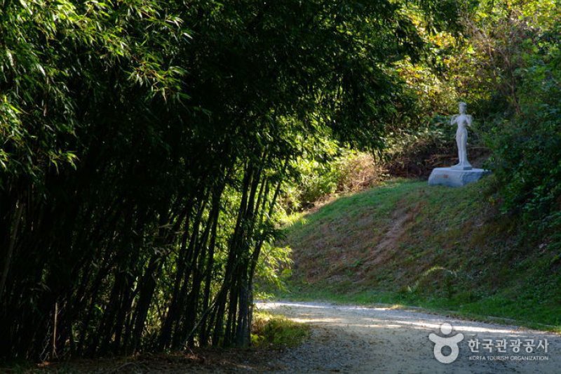 Sculpture Park of Keumkuwon  (5/18)