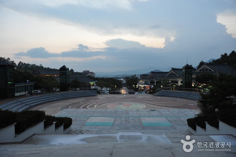 Chunhyang Culture &amp; Art Center  (3/7)