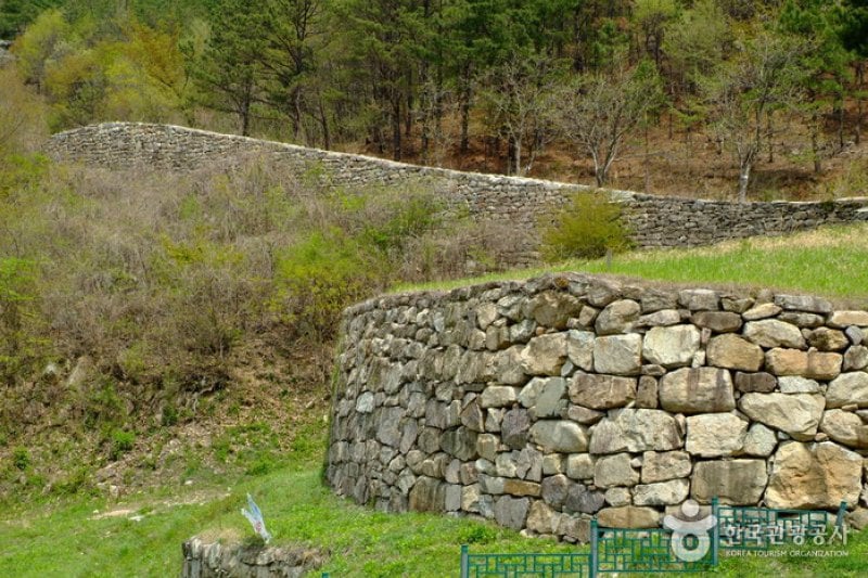 Wibongsanseong County Park (위봉산성군립공원) (1/11)