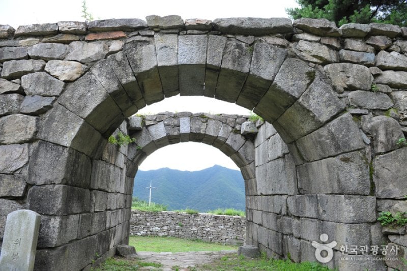 Wibongsanseong County Park (위봉산성군립공원) (2/11)