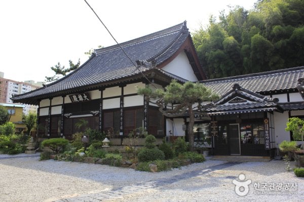 Gunsan Dongguksa Temple
