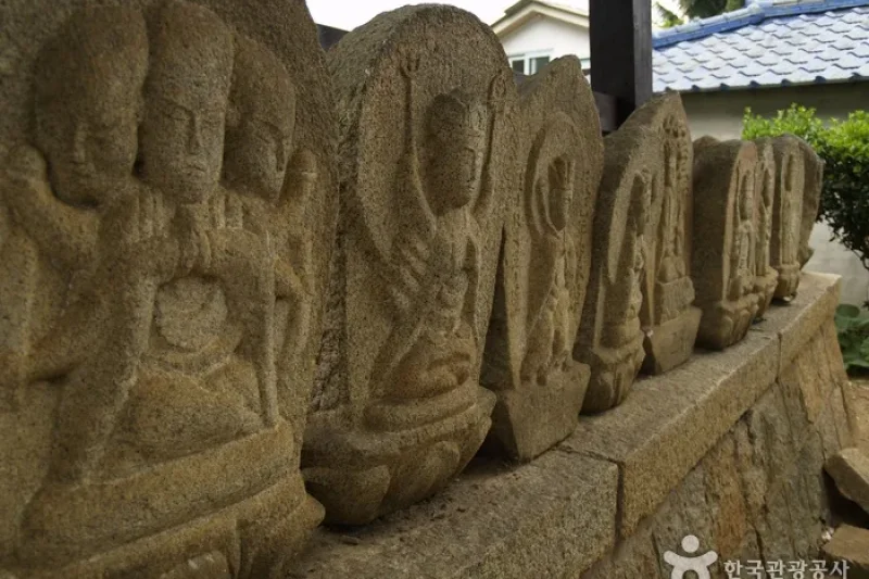 Gunsan Dongguksa Temple  (4/10)
