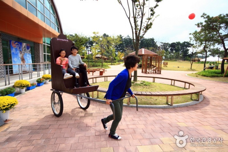 Arirang Literature Museum  (10/12)