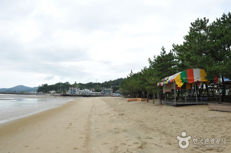 Yulpo Beach and Seawater Pool  (1/11)