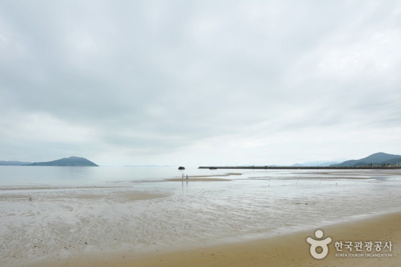 Yulpo Beach and Seawater Pool  (3/11)
