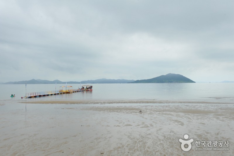 Yulpo Beach and Seawater Pool  (4/11)