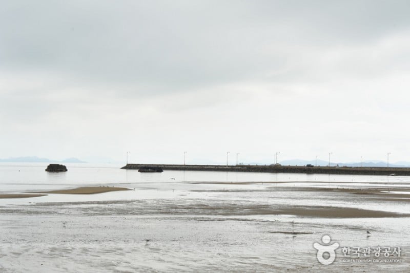 Yulpo Beach and Seawater Pool  (5/11)