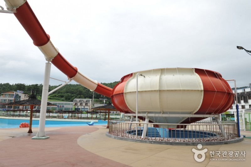 Yulpo Beach and Seawater Pool  (8/11)