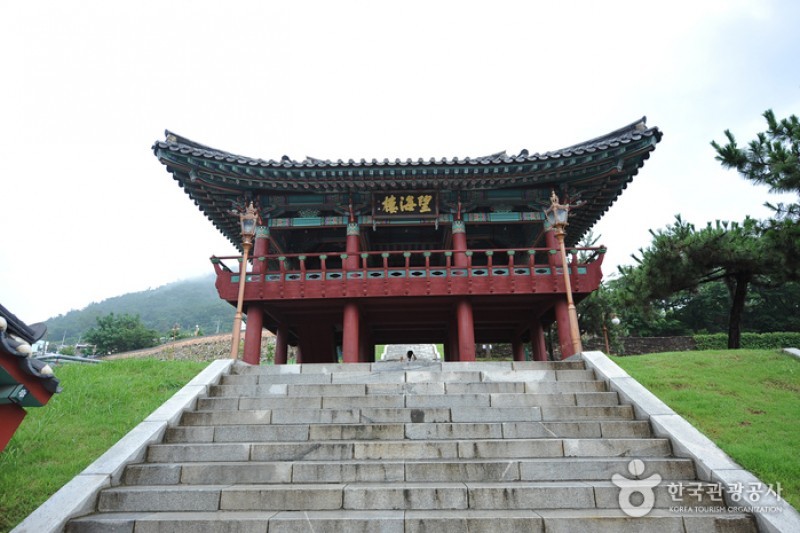 Jinnamgwan Hall  (1/9)