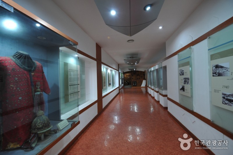Jinnamgwan Hall  (3/9)