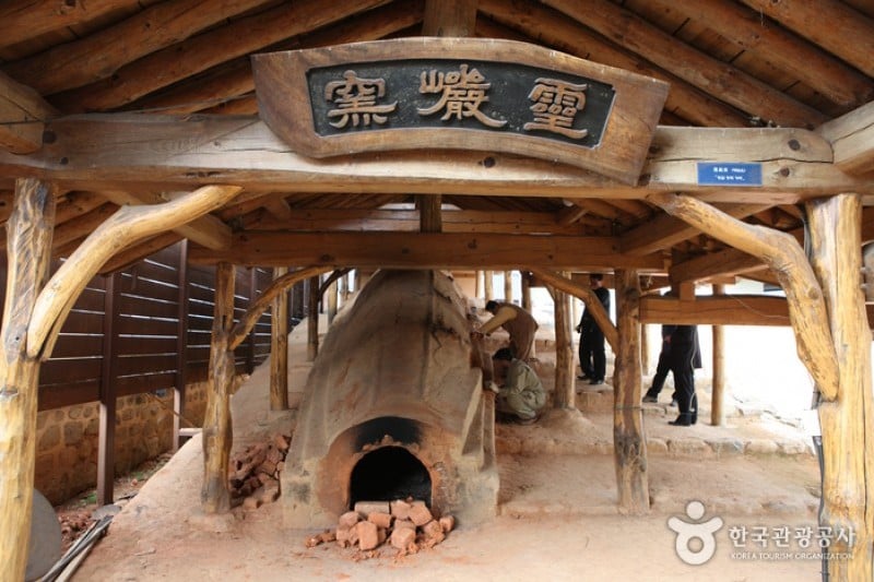Yeongam Pottery Museum  (5/13)