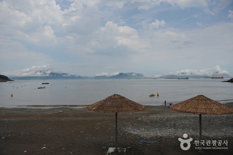 Manseong-ri Black Sand Beach 