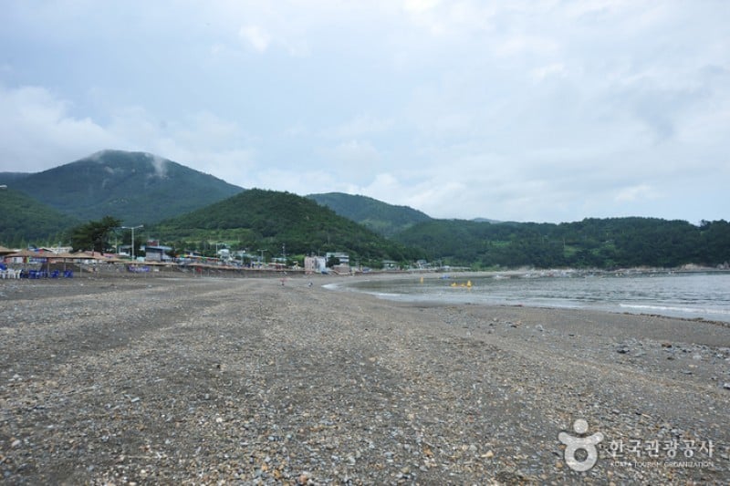 Manseong-ri Black Sand Beach 