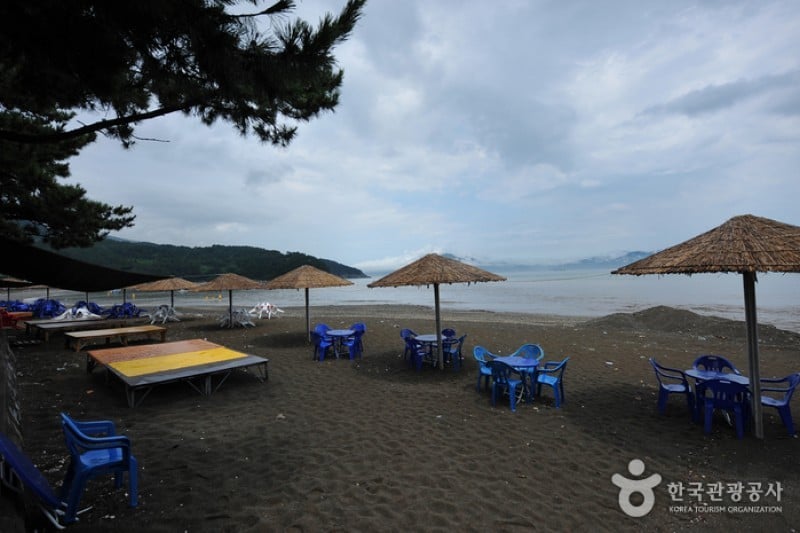 Manseong-ri Black Sand Beach 