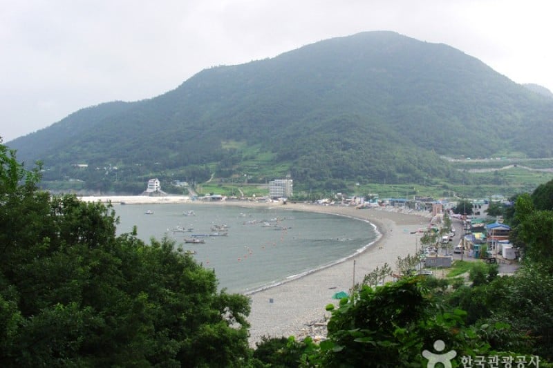 Manseong-ri Black Sand Beach 